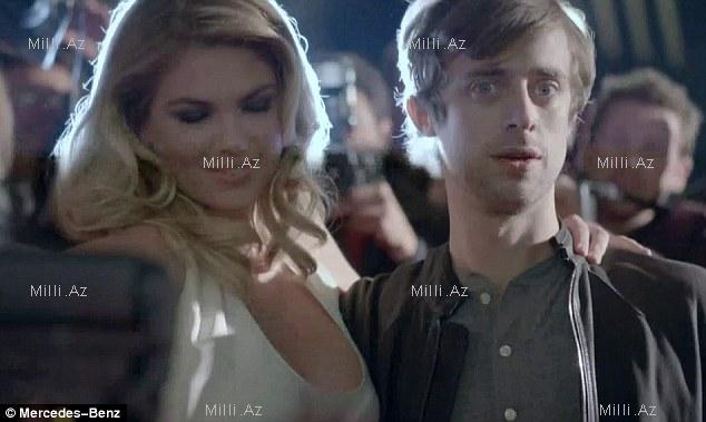 Mercedes 20 yaşlı gözəllə birlikdə - VİDEO - FOTOSESSİYA