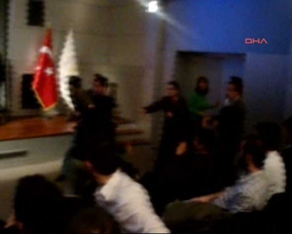Tələbələr tanınmış iş adamını yumurtaya basdı – VİDEO-FOTO