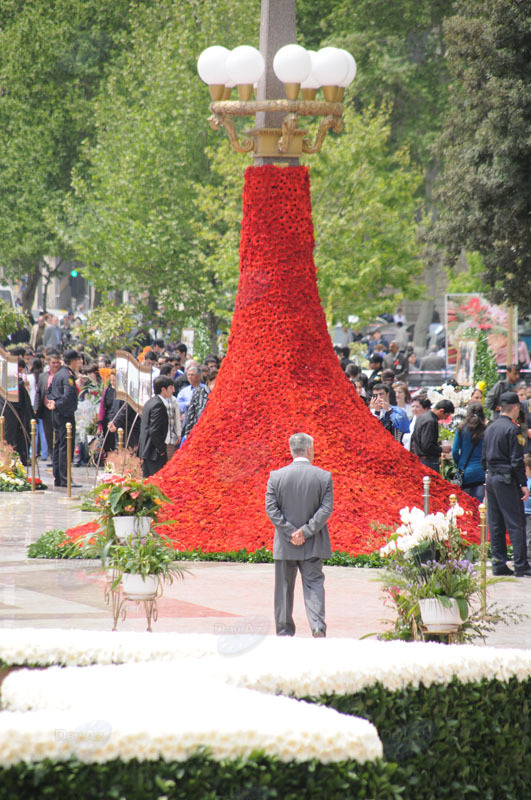 Bakıda Gül bayramı qeyd olunur – FOTOSESSİYA