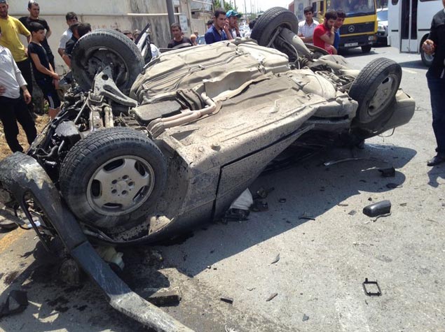 Bakıda üç maşın toqquşub, xeyli yaralı var - YENİLƏNİB - FOTO - VİDEO