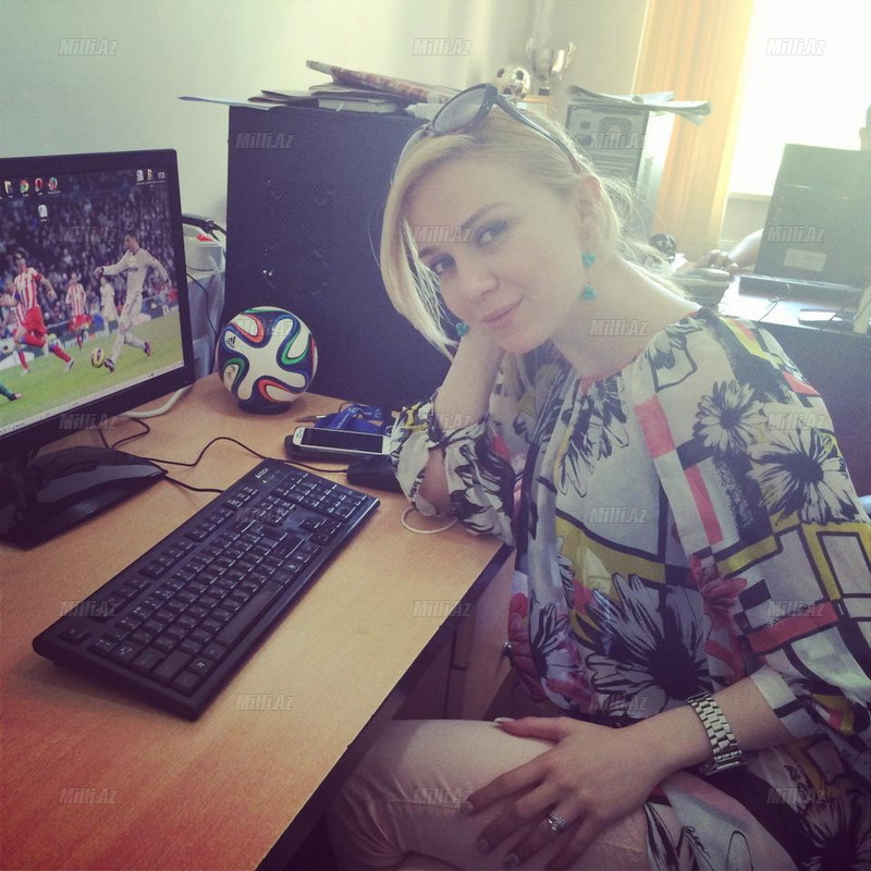 Azərbaycanlı teleaparıcı: "Bəlkə də ürəyində qısqanır" - FOTOSESSİYA