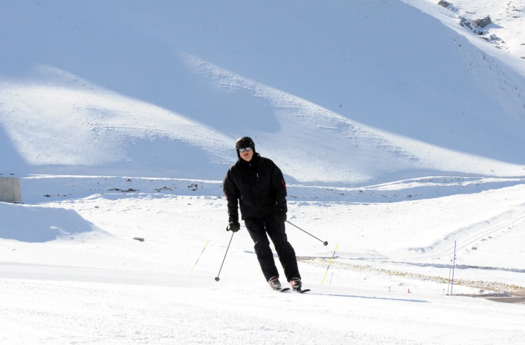 Prezident İlham Əliyev və xanımı Mehriban Əliyeva "Şahdağ" kompleksində "Park Chalet" oteli və 1 nömrəli kanat və xizək enişinin açılışında iştirak ediblər - YENİLƏNİB - FOTO