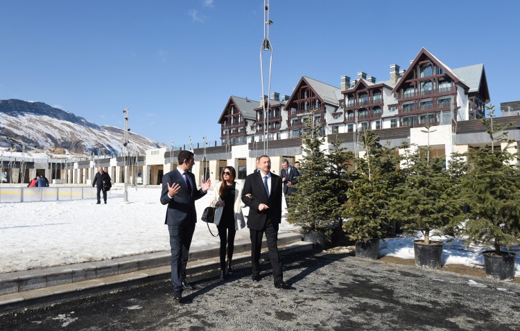 Prezident İlham Əliyev və xanımı Mehriban Əliyeva "Şahdağ" kompleksində "Park Chalet" oteli və 1 nömrəli kanat və xizək enişinin açılışında iştirak ediblər - YENİLƏNİB - FOTO