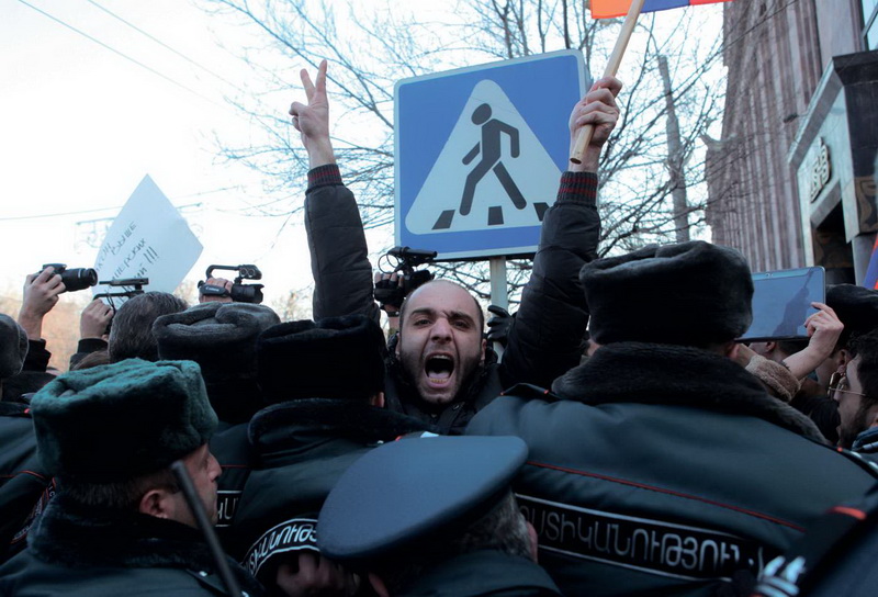 Ermənilərdən ruslara arxadan zərbə - FOTO