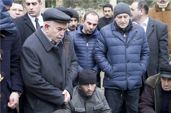 Çingiz Mustafayevin anası son mənzilə yola salındı - FOTO