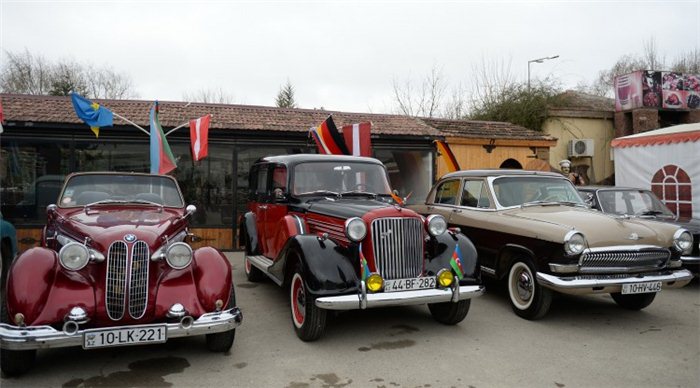 Bakıda retro maşınlar göz oxşadı - FOTO