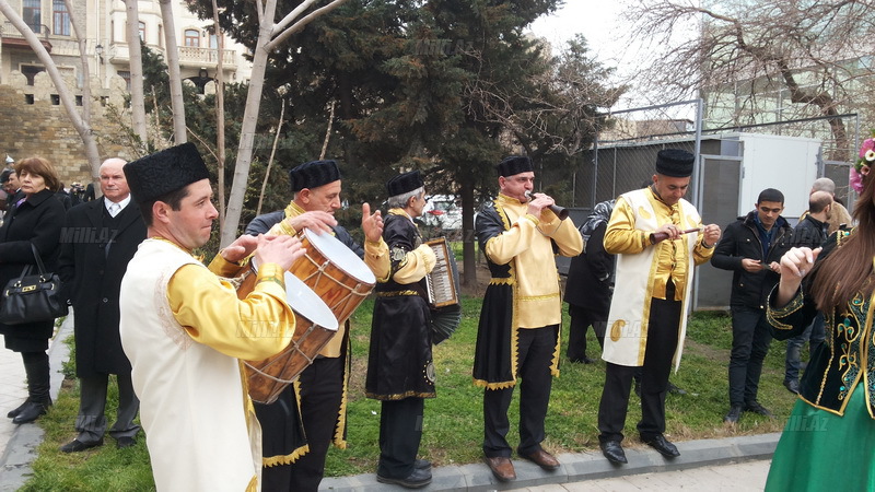 Kosa Bahar qızı da götürüb Bakıya gəldi - FOTO