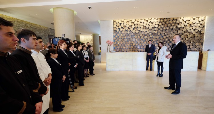 Prezident İlham Əliyev və xanımı Mehriban Əliyeva "Şahdağ" kompleksində "Park Chalet" oteli və 1 nömrəli kanat və xizək enişinin açılışında iştirak ediblər - YENİLƏNİB - FOTO