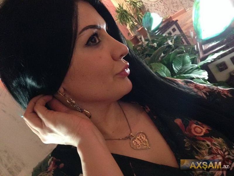 Fatimə Fətəliyeva sevgilisinin adının baş hərfini boynundan asdı - FOTO