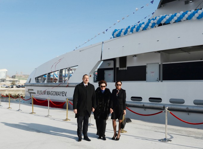 Prezident İlham Əliyev və xanımı Mehriban Əliyeva Müslüm Maqomayevin adını daşıyan gəminin istismara verilməsi mərasimində iştirak ediblər - YENİLƏNİB - FOTO