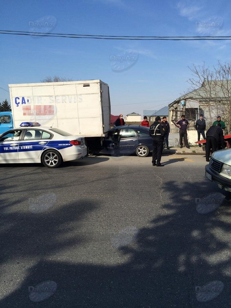 Bakıda "Opel" dəfn xidmətinin maşınına çırpıldı - FOTO