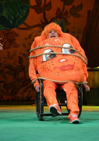 Gənc Tamaşaçılar Teatrında mövsümün ilk premyerası - FOTO