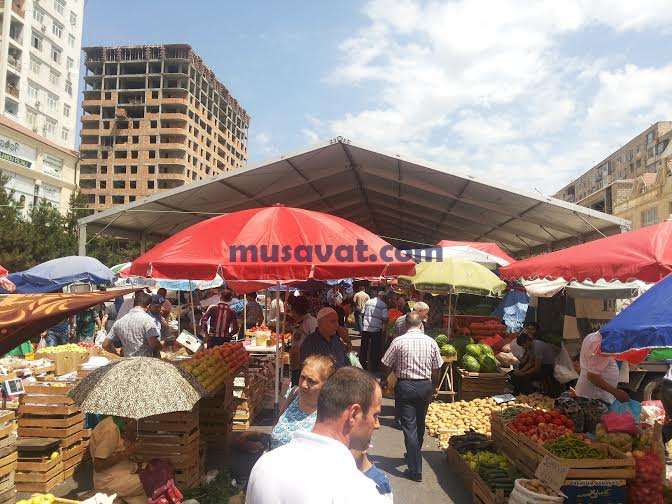 Bakı sakinlərinin yarmarka dərdi: "Satıcılar bizə hədə-qorxu gəlirlər" - FOTO