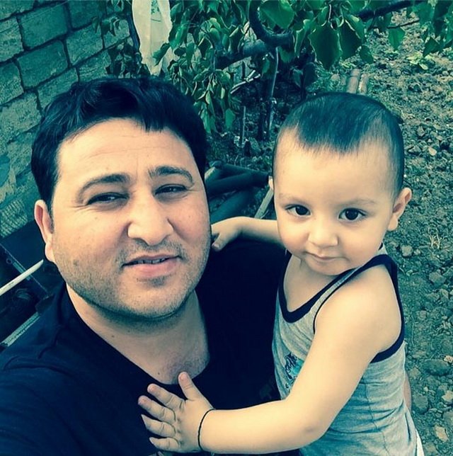 Azərbaycanlı müğənni övladı ilə "selfie" çəkdi - FOTO
