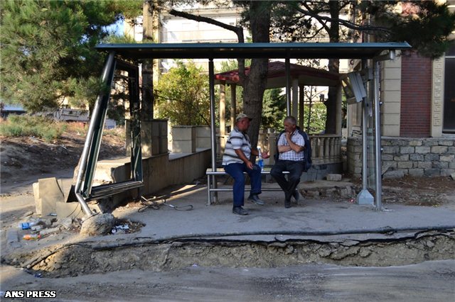 Dünyanın sonunda oturub avtobus gözləmək - FOTO