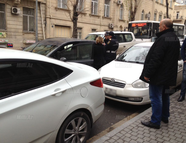 Bakıda sürücü hirsi: yol polisi bunu edə bilərmi? - FOTO