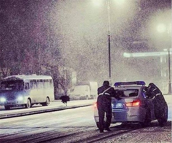 Qar bakılıları yolda qoydu - YENİLƏNİB - VİDEO - FOTOSESSİYA