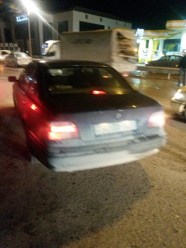 Sürücünü arvadının yanında yumruqladı, Bakı-Sumqayıt yolunu bağladı, sonra da çıxıb getdi... - FOTO