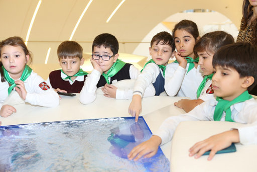 Heydər Əliyev Mərkəzinə məktəblilərin ekskursiya layihəsi maraq doğurub - FOTO