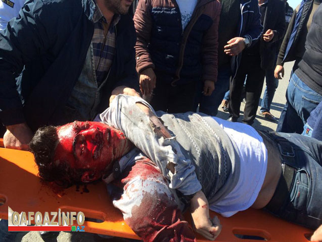 Əsəbi zəiflər baxmasınlar: Bakıda dəhşətli avtobus qəzası - FOTO