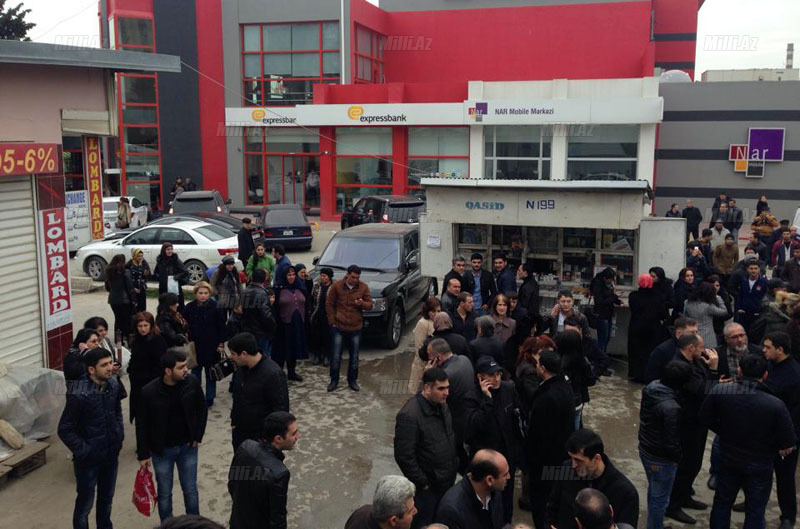 Bakıda "Moskva" univermağı yandı, xeyli qızıl əridi - YENİLƏNİB - VİDEO - FOTO