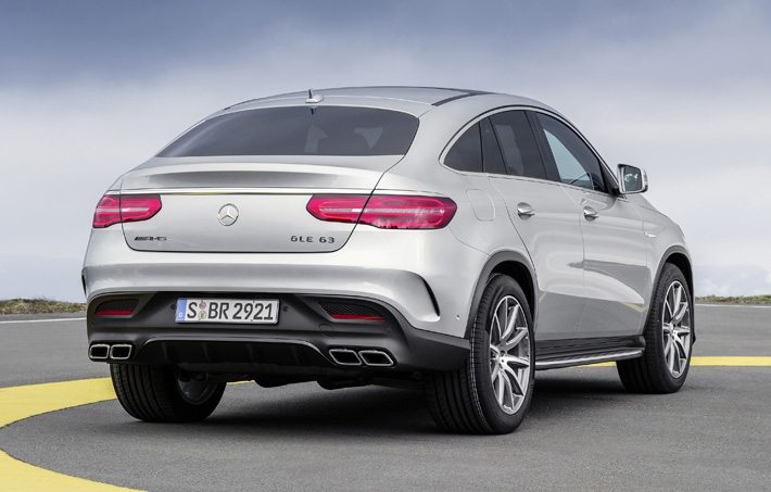 Yuklənmiş, aqressiv Mercedes - FOTO