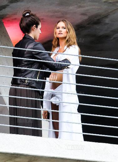 Məşhur xanımlar yarıçılpaq - FOTOSESSİYA