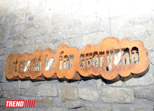 "YAY" sərgi salonunda konseptual İran rəssamı Mahmud Bəxşinin fərdi sərgisi açılıb - FOTO