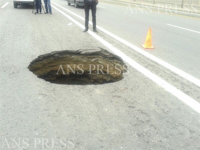 Bakı baş verən çökmə ilə bağlı sürücülərə tövsiyə edilən alternativ yollar açıqlandı - YENİLƏNİB - VİDEO - FOTO