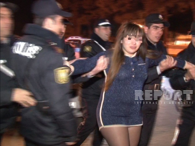 Bakıda sərxoş qadın sürücü yol polisləri ilə əlbəyaxa olub - YENİLƏNİB - VİDEO - FOTO