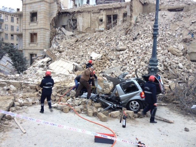 Bakıda binanın uçması nəticəsində ölənlərin kimliyi bilindi - YENİLƏNİB - VİDEO - FOTO