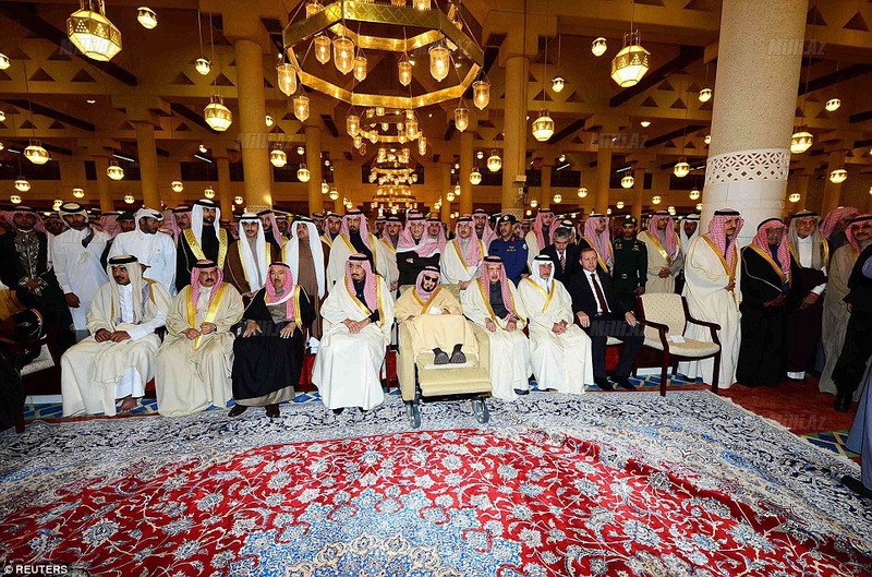 Kral adsız məzarda: yeni kralın "sirr"ləri - FOTO