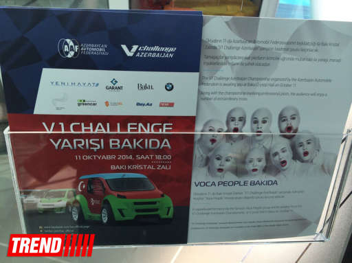 "V1 Challenge Azerbaijan" yarışında iştirak edəcək avtomobillərdən biri Park Bulvarda nümayiş etdirilir - FOTO