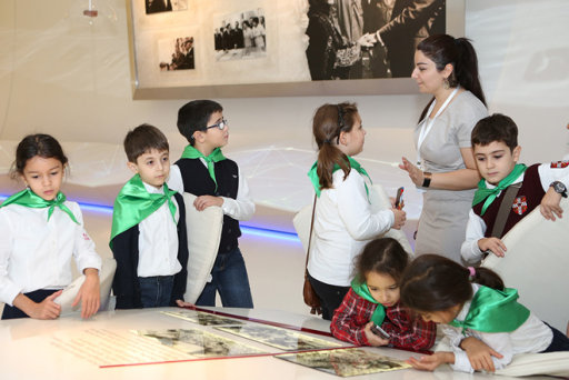 Heydər Əliyev Mərkəzinə məktəblilərin ekskursiya layihəsi maraq doğurub - FOTO