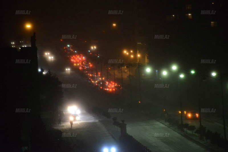 Bakıya gələn yol, gecəyarı - FOTO