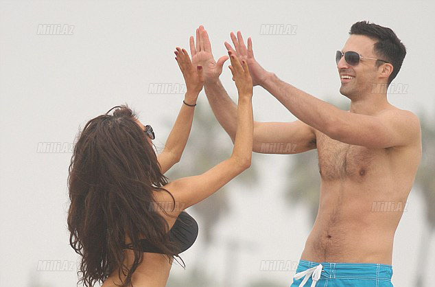 51 yaşlı ərdən boşanan 19 yaşlı qadın yeni məşuqu ilə - FOTO