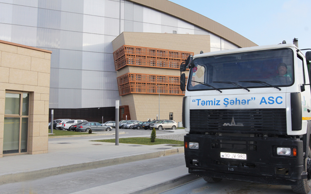 Yay Enerji Məktəbinin iştirakçıları Bərk Məişət Tullantılarının Yandırılması Zavodunda olublar - FOTO