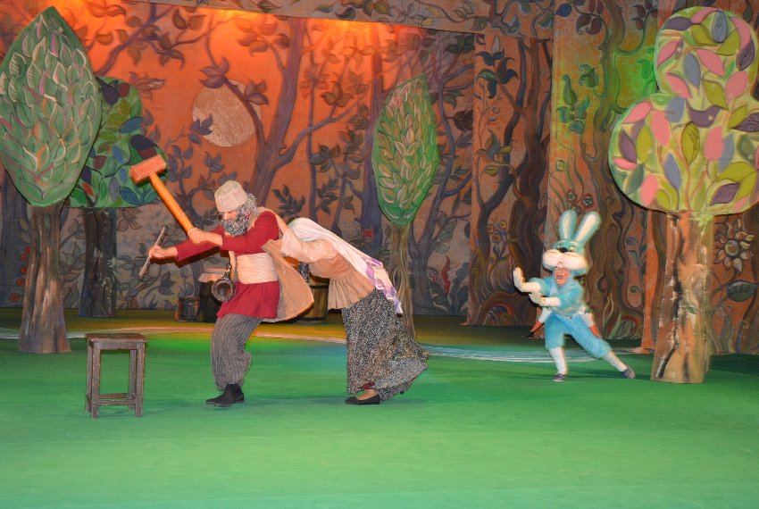 Gənc Tamaşaçılar Teatrında mövsümün ilk premyerası - FOTO