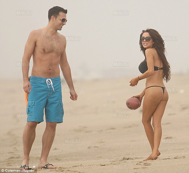 51 yaşlı ərdən boşanan 19 yaşlı qadın yeni məşuqu ilə - FOTO