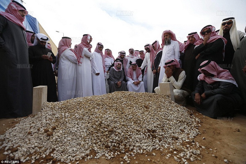 Kral adsız məzarda: yeni kralın "sirr"ləri - FOTO