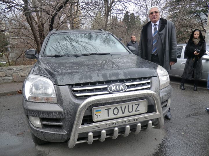 Azərbaycanlı xaricdə "Tovuz" nömrəsi ilə gəzir - FOTO