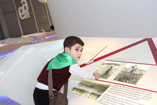 Heydər Əliyev Mərkəzinə məktəblilərin ekskursiya layihəsi maraq doğurub - FOTO