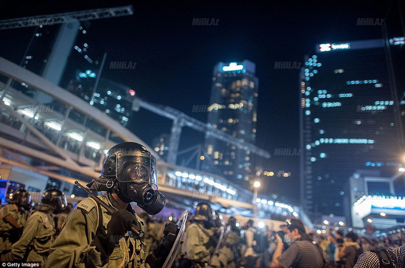 Göz yaşları, zəhərli qaz, dəyənək və polis təpikləri - FOTO