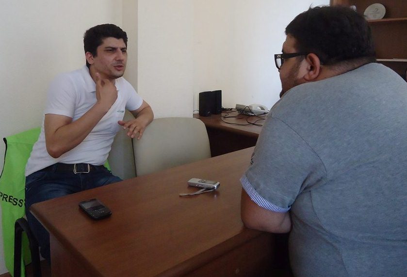 Azərbaycanın yumor gündəmini zəbt edən şəxs: "ABŞ-da polislərə diz çökdürdüm" - FOTO