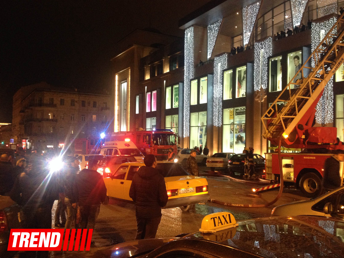 Bakıda "28 Mall" ticarət mərkəzində yanğın baş verib - YENİLƏNİB - VİDEO - FOTO