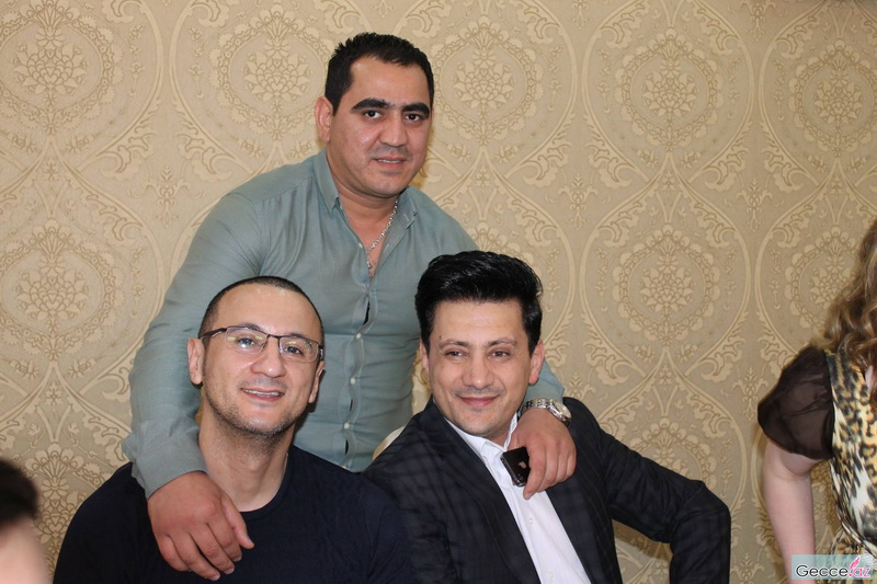 Ad günündə hönkür-hönkür ağlayan müğənniyə brilyant bağışladılar - FOTOSESSİYA