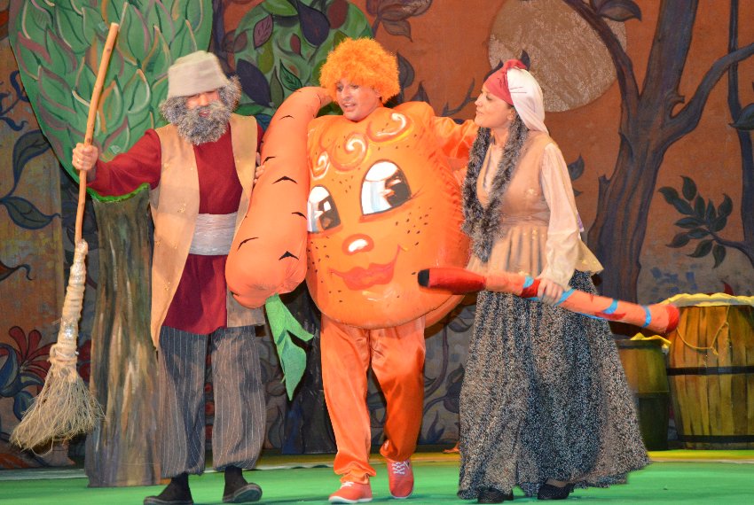 Gənc Tamaşaçılar Teatrında mövsümün ilk premyerası - FOTO