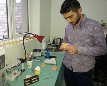 Aylıq gəliri 7 min manat olan sadə peşə adamı - FOTO