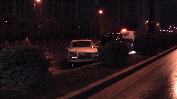 Nəqliyyat nazirliyinin işçisi jurnalistlərə hücum çəkdi - YENİLƏNİB - FOTO