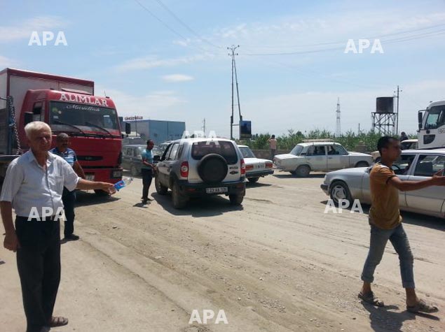 Azərbaycanda 4 km uzunluğunda tıxac yaranıb - FOTO